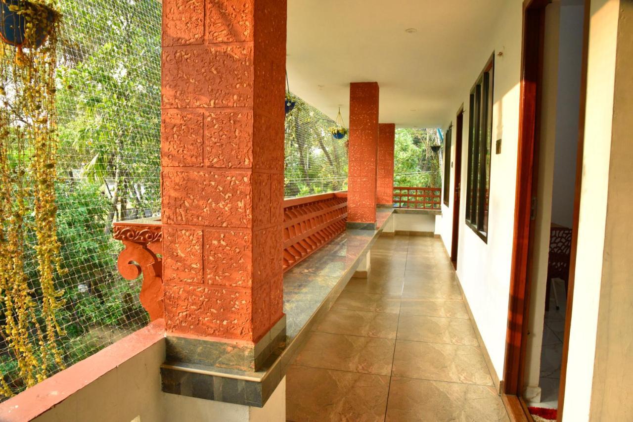 Dhakshina Homestay Коччи Экстерьер фото